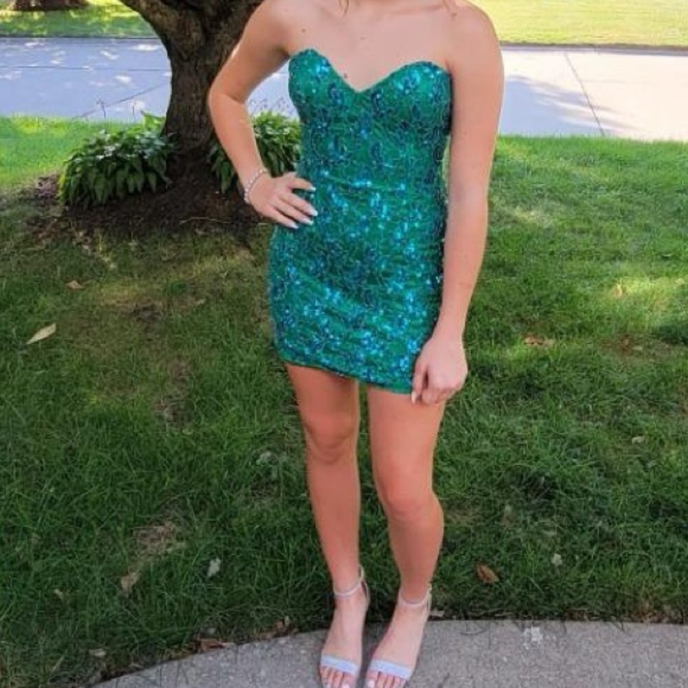 size 4 homecoming dress, worn once, great condition